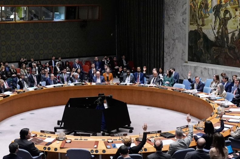 Consiliul de Securitate al Națiunilor Unite a amânat din nou votul asupra rezoluției privind Strâmtoarea Ormuz, decizie care a surprins și a generat noi întrebări despre contextul geopolitic actual