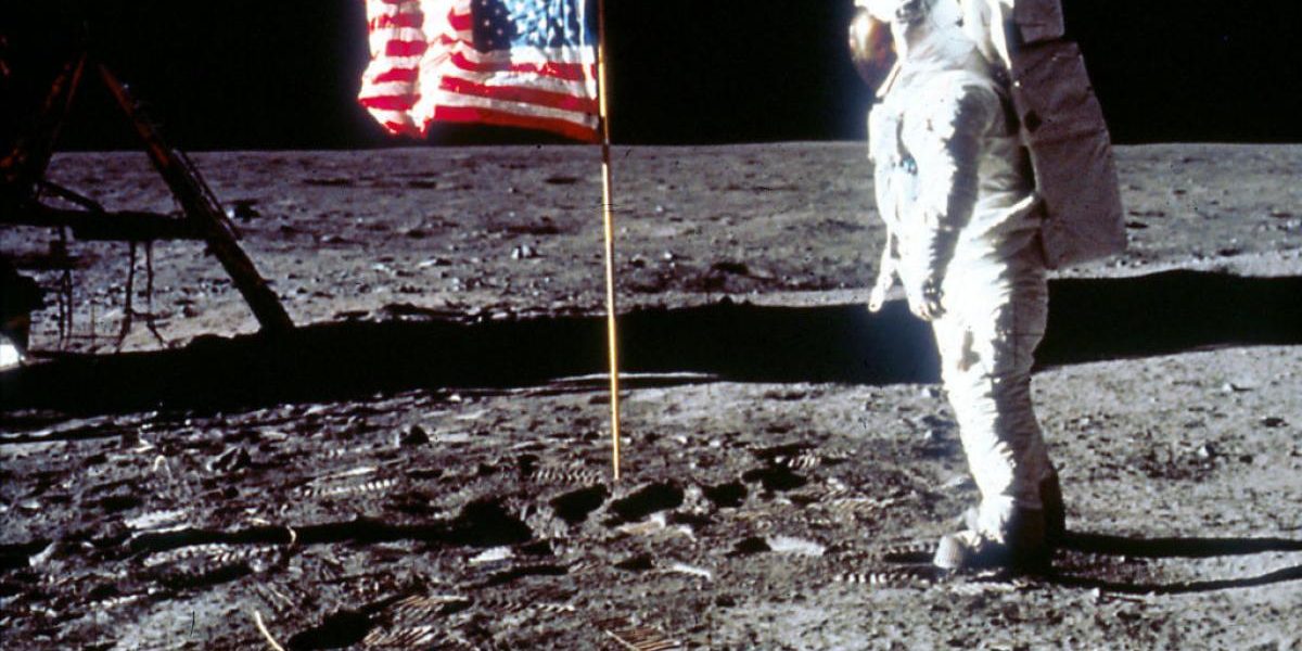 Conspiraționiștii români, sceptici față de misiunea Artemis 2: „Nu e adevărat!”