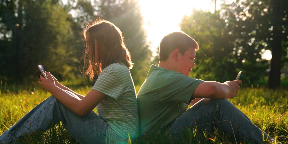 Autoritățile din domeniul sănătății și educației din România recomandă ca pentru copiii sub vârsta de cinci ani timpul petrecut în fața ecranelor să nu depășească o oră pe zi