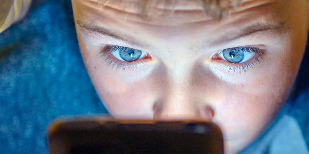 Noua prăpastie digitală: Copiii, experți în AI. Părinții, depășiți