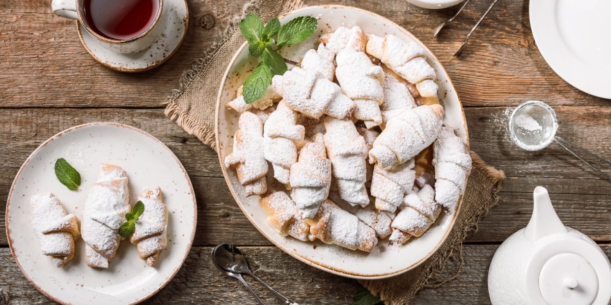 Cornulețe fragede, ispititoare: Rețeta SECRETĂ cu cremă de brânză!