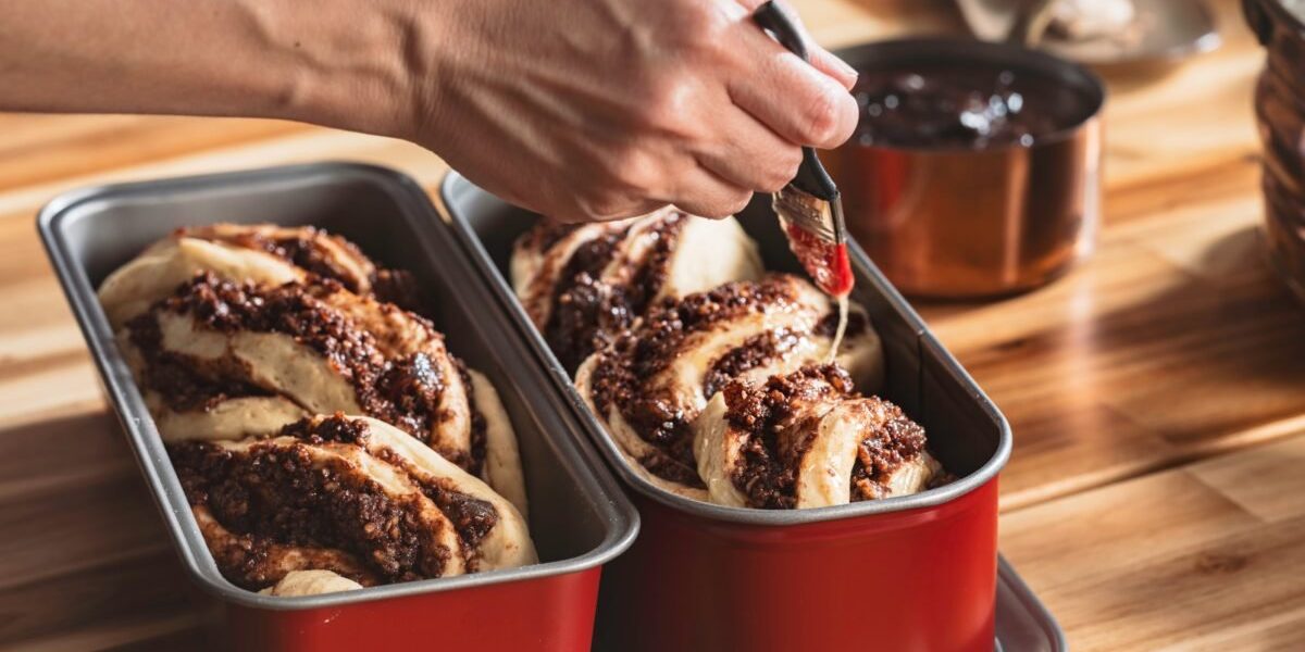 De ce nu se coace cozonacul în anumite zile ale Sărbătorii Pascale Pregătirea cozonacului de Paște face parte din tradiție pentru multe familii din România, însă există zile în care nu este recomandat să-l coacem, conform obiceiurilor populare