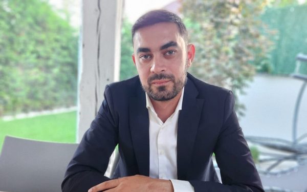 Premier Energy dă 700 milioane euro pe distribuția de electricitate din Oltenia, fostă a nepotului Ciolacu