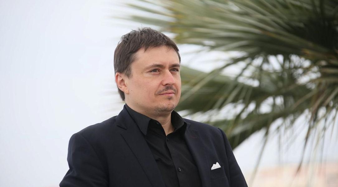 Cristian Mungiu revine la Cannes cu „Fjord”, avându-i pe Sebastian Stan și Renate Reinsve în rolurile principale Filmul „Fjord”, cel mai recent proiect al regizorului român Cristian Mungiu, a fost selectat în competiția principală a celei de-a 79-a ediții a Festivalului de Film de la Cannes