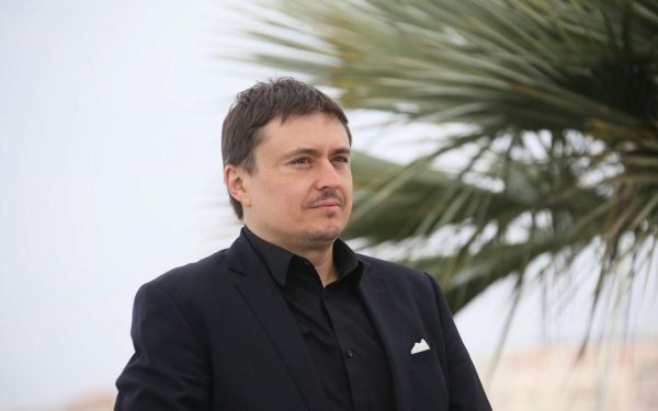 Cristian Mungiu revine la Cannes cu „Fjord”, avându-i pe Sebastian Stan și Renate Reinsve în rolurile principale Filmul „Fjord”, cel mai recent proiect al regizorului român Cristian Mungiu, a fost selectat în competiția principală a celei de-a 79-a ediții a Festivalului de Film de la Cannes