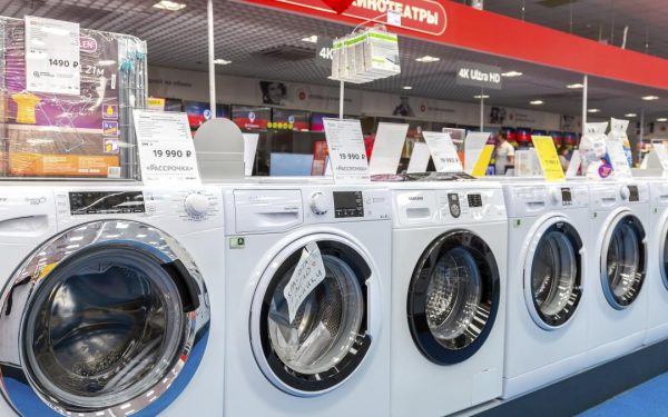 Frigidere și aspiratoare, marfă rară în Rusia. Războiul din Iran blochează importurile