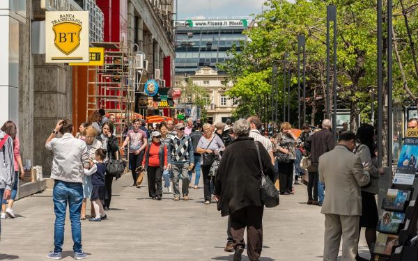 Români, împărțiți: Vor sprijini logistic SUA în războiul din Iran