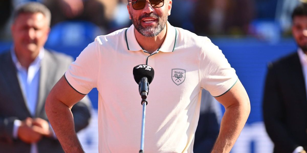 Ion Alexandru Țiriac, fiul miliardarului Ion Țiriac, a captat atenția publicului prin discursul ținut la festivitatea de premiere a turneului ATP de la București, ediția 2026, încheiată duminică cu victoria argentinianului Mariano Navone în finala disputată contra spaniolului Daniel Merida Aguilar