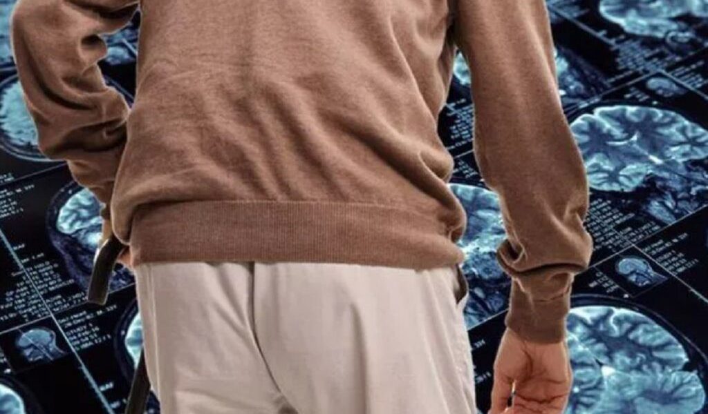 Atenție la mers: 3 semne subtile ce pot indica demența