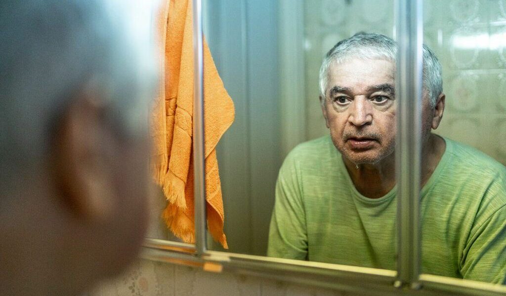 Două semne nocturne pot anunța demența: când te duci la medic