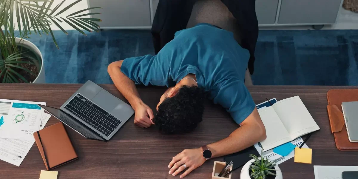 Angajat a dat în judecată firma: 827 de zile de concediu neplătite, despăgubiri uriașe