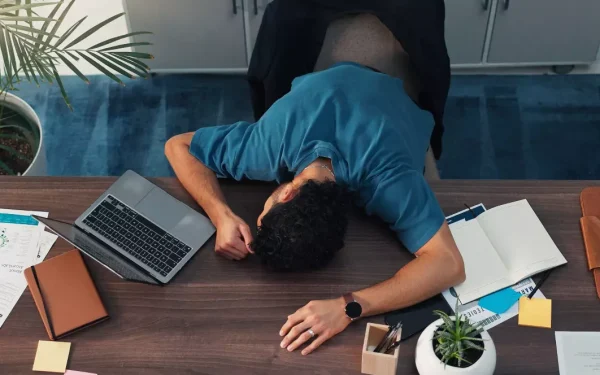 Angajat a dat în judecată firma: 827 de zile de concediu neplătite, despăgubiri uriașe