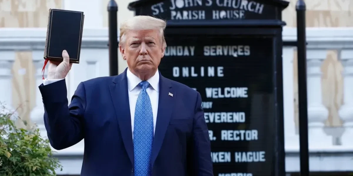 Donald Trump, tot mai războinic cu Papa Leon, pregătește surpriza în Biroul Oval