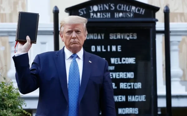 Donald Trump, tot mai războinic cu Papa Leon, pregătește surpriza în Biroul Oval