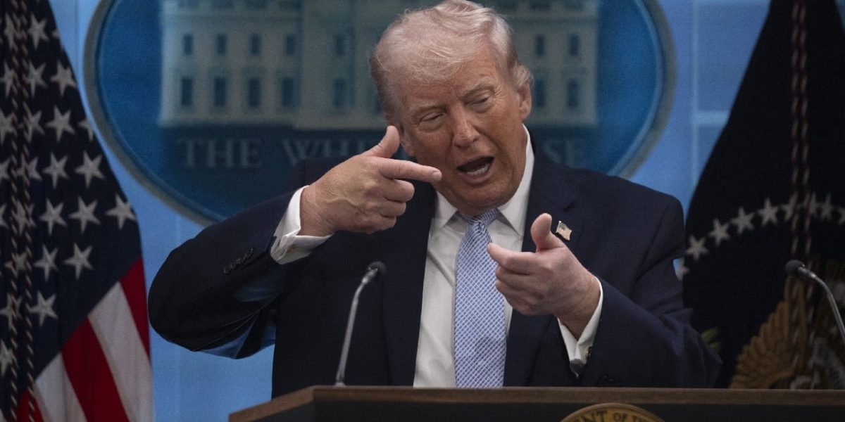 Trump, mesaj direct pentru iranieni: „Nu aveți cărți bune în mână”