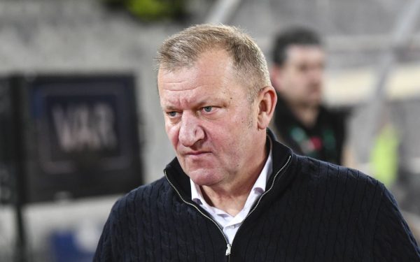 Debandadă la Sibiu: Dorinel Munteanu, furios: „N-am mai văzut așa!“