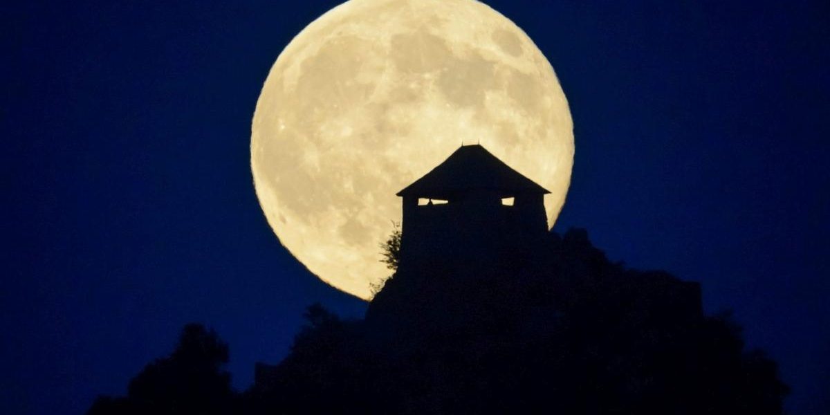 Două Luni pline în Mai 2026: Fenomen astronomic rar