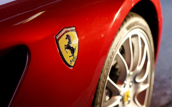 Ferrari electric, de jumătate de milion de euro: Cât costă luxul viitorului?