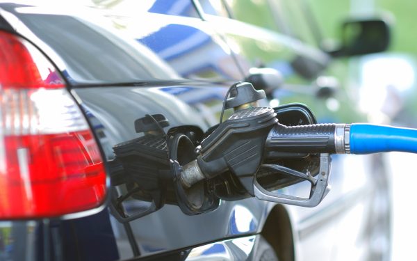 Carburanții cresc în continuare! Joi a fost „iluzie”, spun specialiștii
