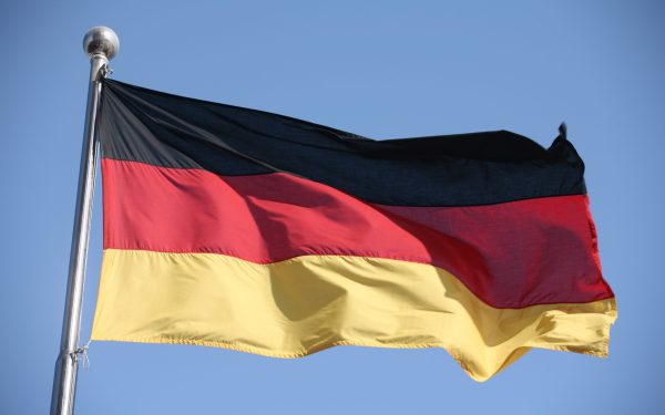 Tinerii germani vor putea în continuare să călătorească în străinătate fără restricții, în pofida noii legi a serviciului militar obligatoriu, a anunțat marți Ministerul Apărării de la BERLIN