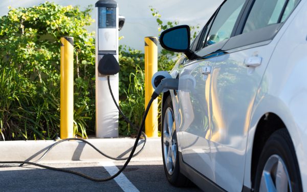 Benzina umflă vânzările de electrice în Europa, record de achiziții