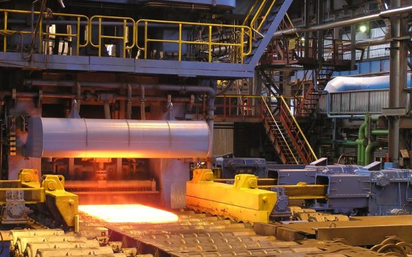 Consiliul Concurenței a dat undă verde preluării combinatului ArcelorMittal Hunedoara de către UMB Steel, companie controlată de Dorinel Umbrărescu