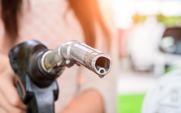 Rompetrol a redus prețul motorinei, dar ministrul Energiei avertizează: statul ar putea interveni din nou Rompetrol a anunțat o nouă ieftinire a motorinei, a doua în ultimele zile