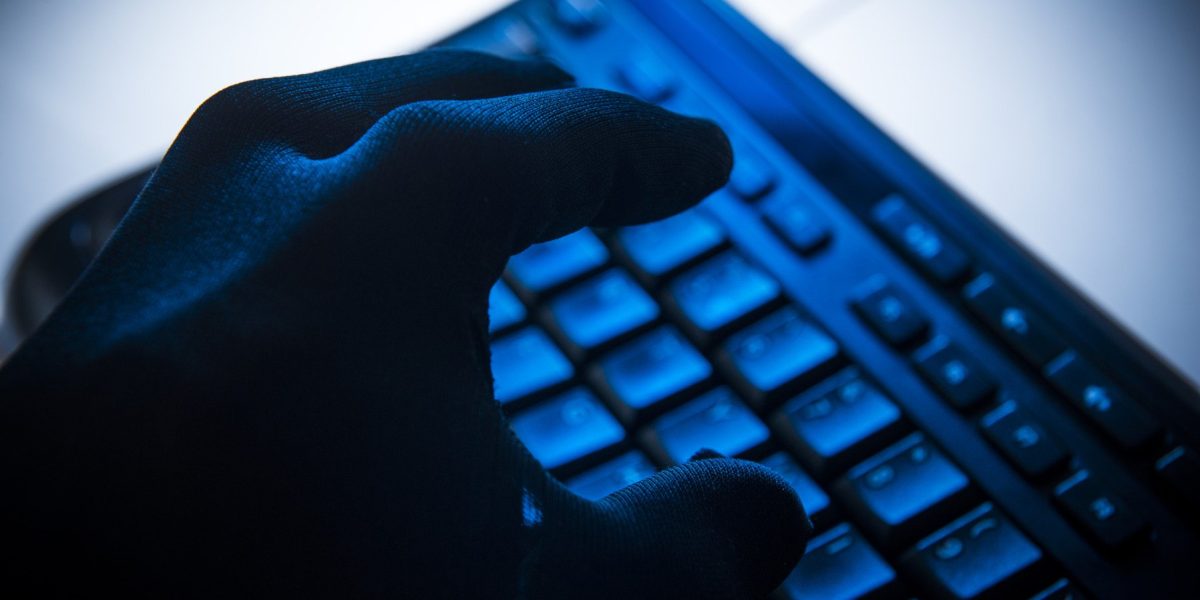 Președintele Nicușor Dan a reacționat la anunțul FBI privind destructurarea unei rețele de spionaj cibernetic ruse Președintele Municipiului București, Nicușor Dan, a reacționat miercuri după ce Biroul Federal de Investigații (FBI) a anunțat că a destructurat, împreună cu Serviciul Român de Informații (SRI) și alte servicii de informații, o rețea de spionaj cibernetic a serviciului rus GRU