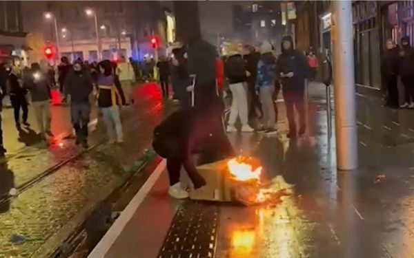 Guvernul irlandez mobilizează armata pentru a elibera drumurile și instalațiile energetice blocate de protestatarii furioși din cauza prețurilor la combustibili, după trei zile consecutive de demonstrații ample