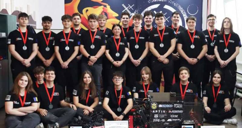 Arad: Elevii de la Informatică, la Mondialul de Robotică. Mai au nevoie de 10.000$