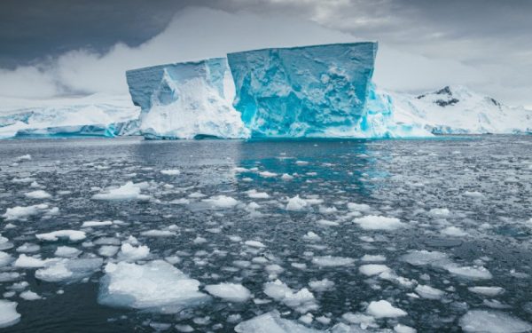 Un studiu recent publicat în Nature Climate Change avertizează că încălzirea globală ar putea dezgheța o suprafață de teren în Antarctica de dimensiunea statului american Pennsylvania până în anul 2300, cu consecințe majore asupra geopoliticii și geografiei continentului înghețat