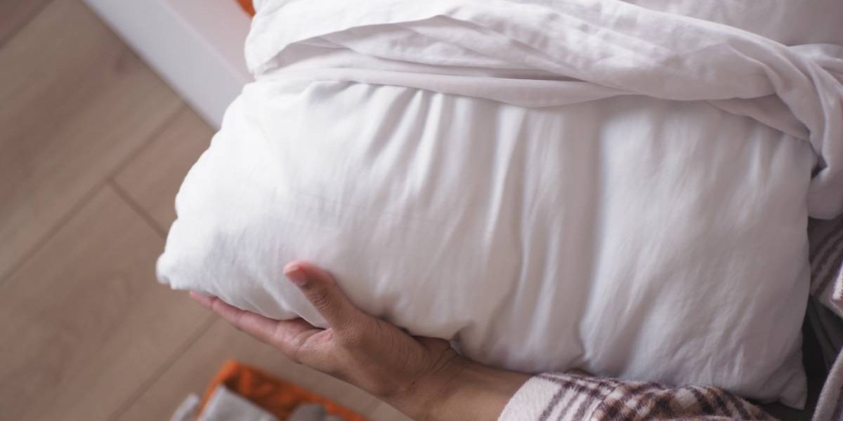 Cât de des schimbi fața de pernă? Află secretul pentru un somn sănătos