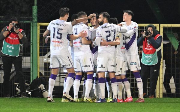 Dinamo continuă seria rezultatelor slabe, remizând cu FC Argeș în etapa a 3-a din play-off-ul Superligii Echipa Dinamo a obținut un egal, scor 1-1, în deplasarea de la FC Argeș, într-un meci disputat sâmbătă seara pe Stadionul Orășenesc din Mioveni
