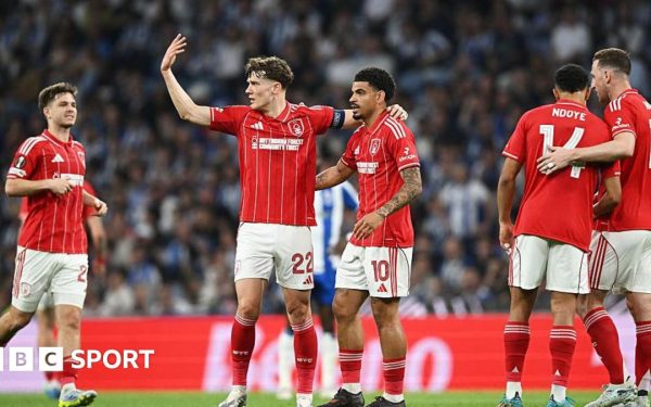 Martim Fernandes, cu un autogol bizar, oferă lui Nottingham Forest șansa unei semifinale europene Un autogol incredibil al fundașului PORTO, Martim Fernandes, a deschis drumul spre o semifinală europeană pentru NOTTINGHAM Forest, după mai bine de 40 de ani