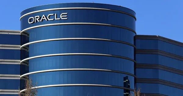 Oracle a anunțat concedierea a între 20.000 și 30.000 de angajați din totalul de 162.000 ai companiei, într-un moment în care compania traversează dificultăți financiare
