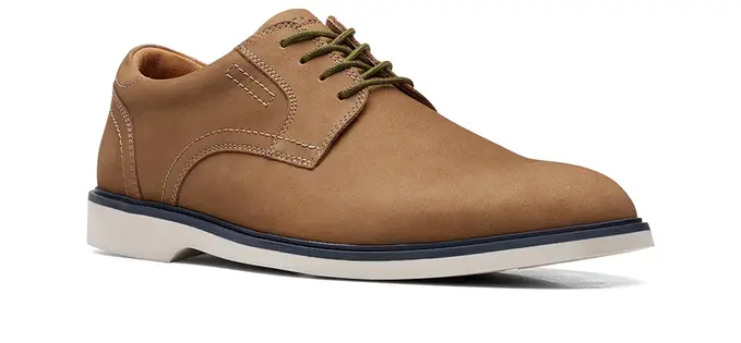 Bărbații se luptă cu găsirea pantofilor: O aventură pe străzile din București