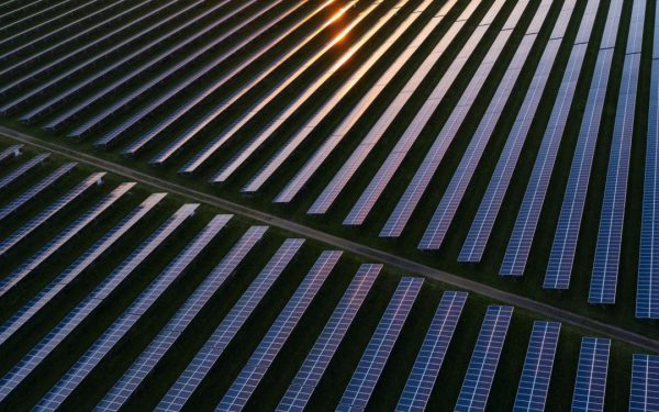 Fermă solară uriașă în Marea Britanie: 180.000 de case alimentate, localnicii furioși