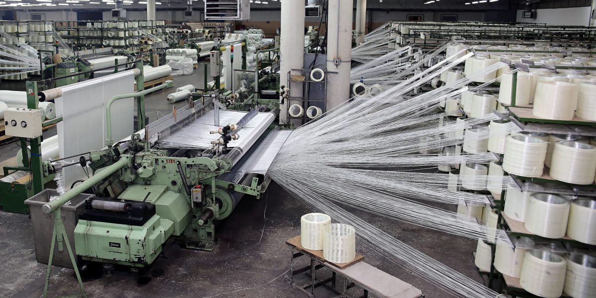 UE lovește China: Taxe antidumping pentru fibra de sticlă, rute ocolitoare