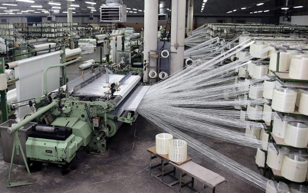 UE lovește China: Taxe antidumping pentru fibra de sticlă, rute ocolitoare