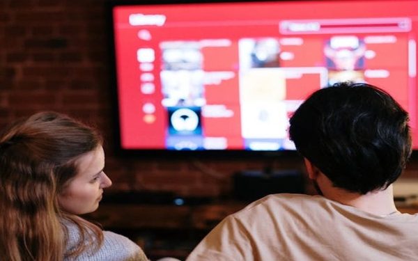 (P) Emisiuni TV de succes și agenții media: Cum schimbă România peisajul