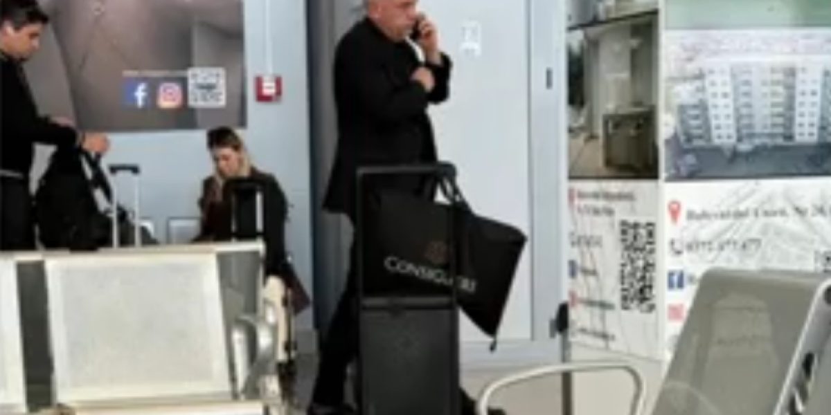 Barbu, cu valiză de lux: Nu știe brandul, dar costă 5.000 de euro