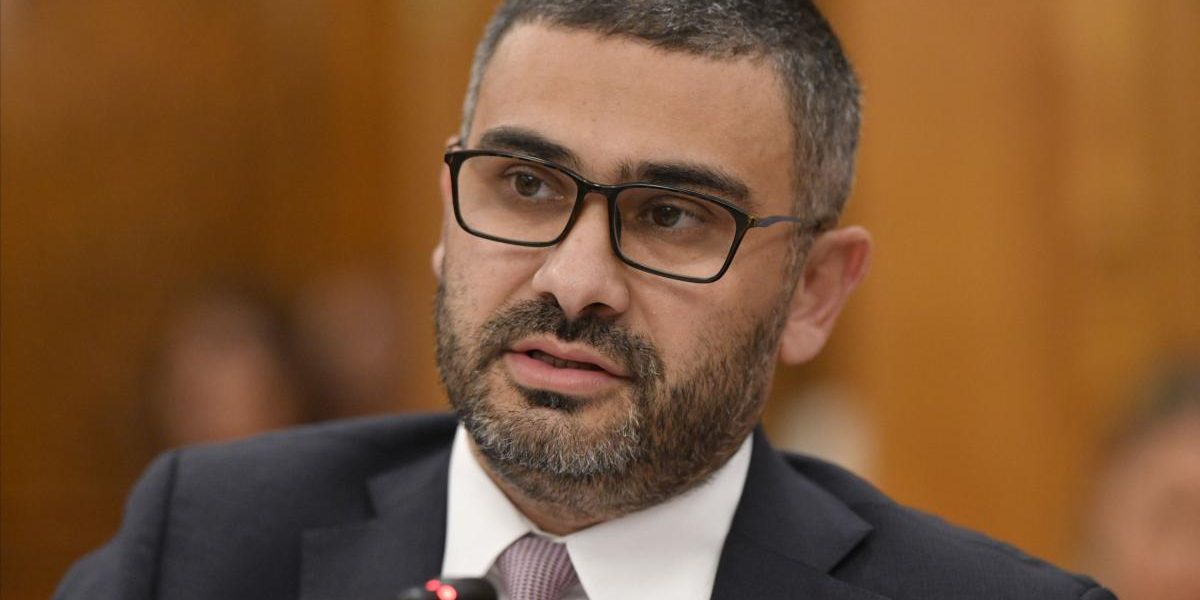 Manole: Închiderea companiilor de stat riscă o criză socială. „Sărăcia se propagă”