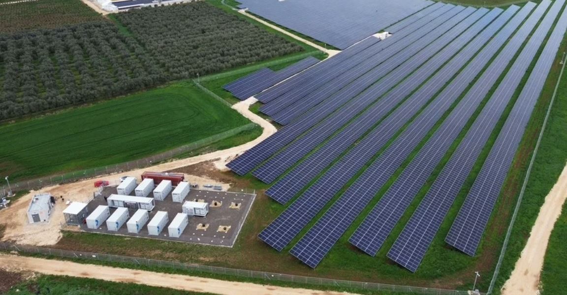 Autorizație pentru o nouă capacitate de stocare a energiei în Părău, aprobată de ANRE Comitetul de Reglementare al ANRE (Autoritatea Națională de Reglementare în Energie) pregătește pentru ședința din 7 aprilie o decizie privind acordarea autorizației de înființare pentru o instalație de stocare a energiei electrice în Părău