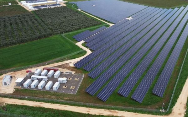 Autorizație pentru o nouă capacitate de stocare a energiei în Părău, aprobată de ANRE Comitetul de Reglementare al ANRE (Autoritatea Națională de Reglementare în Energie) pregătește pentru ședința din 7 aprilie o decizie privind acordarea autorizației de înființare pentru o instalație de stocare a energiei electrice în Părău