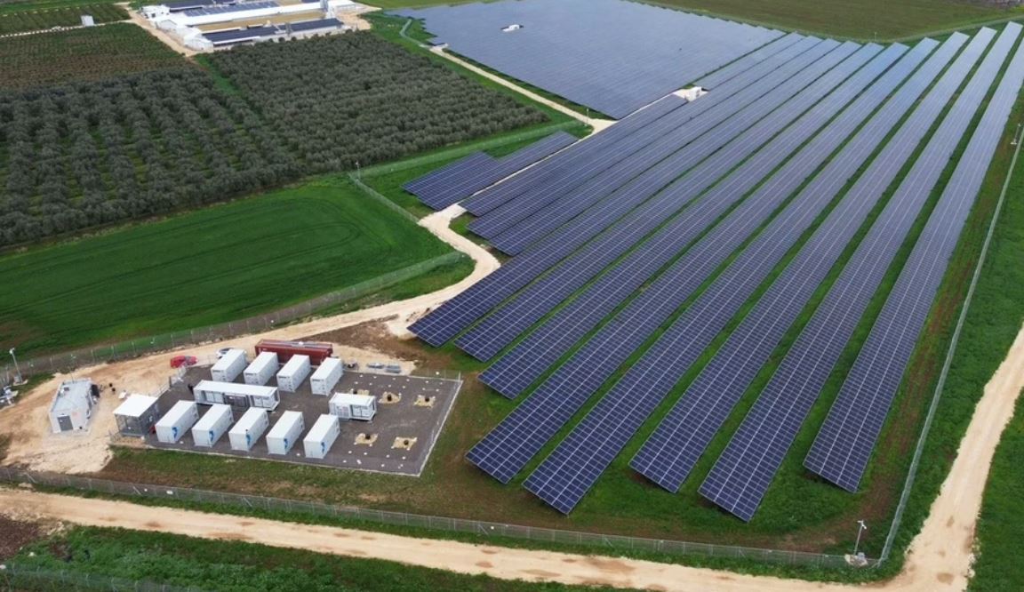 Autorizație pentru o nouă capacitate de stocare a energiei în Părău, aprobată de ANRE Comitetul de Reglementare al ANRE (Autoritatea Națională de Reglementare în Energie) pregătește pentru ședința din 7 aprilie o decizie privind acordarea autorizației de înființare pentru o instalație de stocare a energiei electrice în Părău