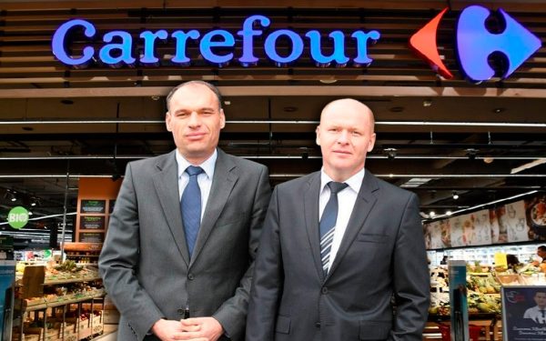 Carrefour, unul dintre cei mai mari retaileri internaționali din România, se retrage oficial de pe piața locală, iar magzinele vor fi preluate de frații Dragoș și Adrian Pavăl, proprietarii Dedeman