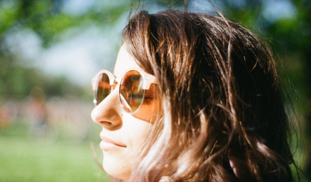 Soare și vitamina D: Cât este suficient și ce riscuri ascunde excesul