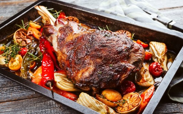 Marinată perfectă pentru miel: friptura care se topește în gură!