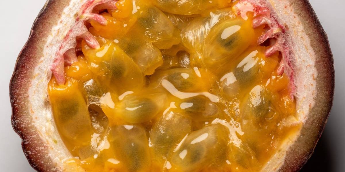 Studiu recent identifică un compus natural ca potențial remediu în lupta cu Alzheimer Un studiu publicat în revista Advanced Science aduce în prim-plan o moleculă naturală cu potențial semnificativ în protejarea creierului și încetinirea progresiei bolii Alzheimer