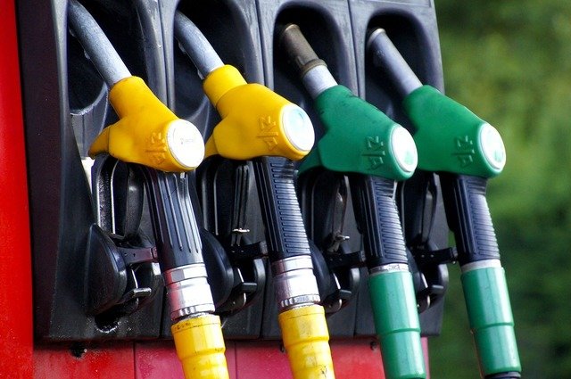 Motorina se ieftinește spectaculos: sub 9,5 lei/litru în benzinării, benzina la 8,72 lei